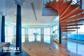 Beautiful Penthouse in Saichol Mansion For Sale