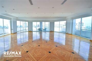 Beautiful Penthouse in Saichol Mansion For Sale