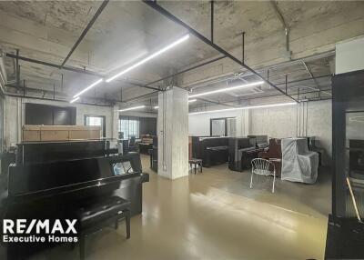 For rent office space 800thb/Sqm. loft style in Sukhumvit 26 BTS Phromphong