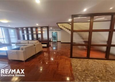 For rent Duplex 3 bedrooms 300 Sqm. high ceiling pet friendly Sukhumvit 24 BTS Phrom Phong