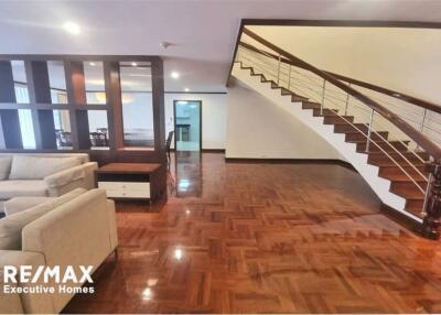 For rent Duplex 3 bedrooms 300 Sqm. high ceiling pet friendly Sukhumvit 24 BTS Phrom Phong