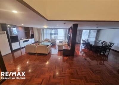 For rent Duplex 3 bedrooms 300 Sqm. high ceiling pet friendly Sukhumvit 24 BTS Phrom Phong