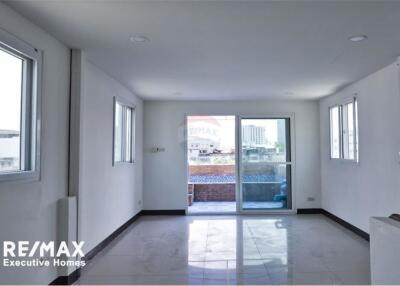 4 flr shophouse with "Penthouse" COVID Price