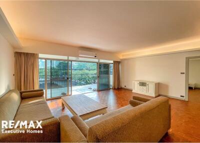 New renovated 3 bedrooms pets friendly in Thonglor.
