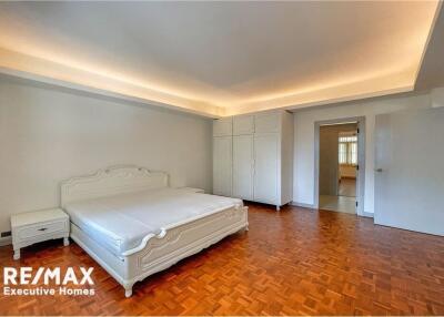 New renovated 3 bedrooms pets friendly in Thonglor.