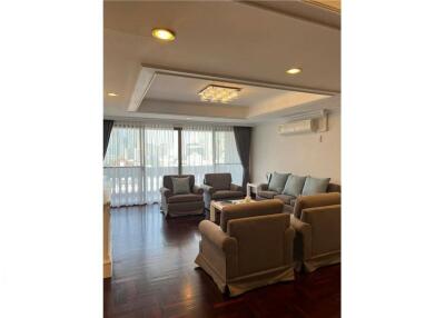 Pet friendly newly renovated 3 bedrooms with balcony in Sukhumvit 4.