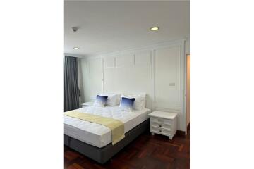 Pet friendly newly renovated 3 bedrooms with balcony in Sukhumvit 4.