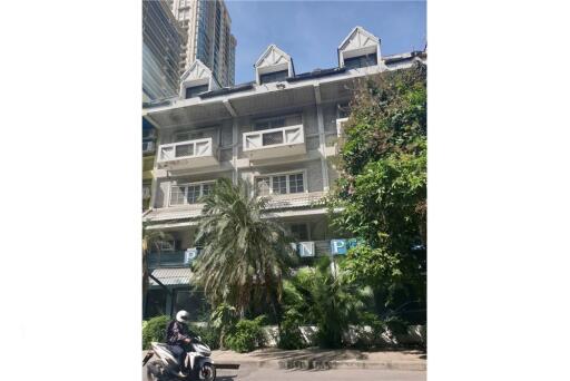 FOR RENT Commercial Building in Sukhumvit 31