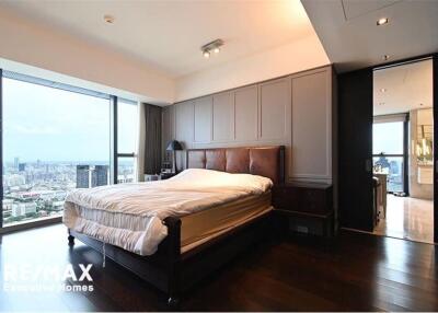 Duplex 4 bedrooms with private lift on high floor Un blocked view. The Met Near by BTS Chong Nonsi