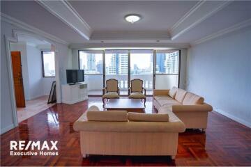 For Rent Newly renovated 3+1 berooms high floor in Sukhumvit 43