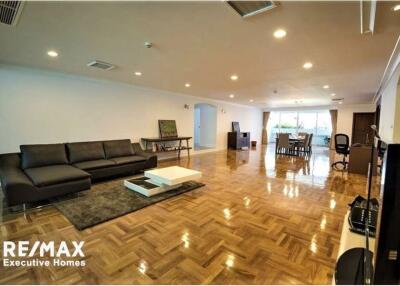 For rent spacious 4 bedrooms, pet friendly in Asoke