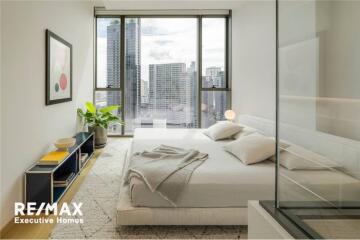For Sale Last unit Duplex 2 Bedrooms high floor with fully-furnished at The Strand Thonglor