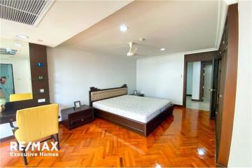 For rent pet friendly apartment 3 bedrooms in Sukhumvit 23 BTS Asoke MRT Sukhumvit