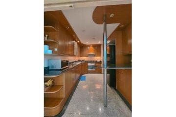 For rent duplex penthouse 4 bedrooms on top floor Regent Royal Place