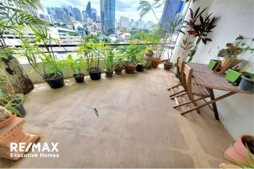 Spacious 3 Bedroom Condo with Big Balcony and Tenant on 9th Floor  New Price!! Just 600m to BTS Thonglor Station