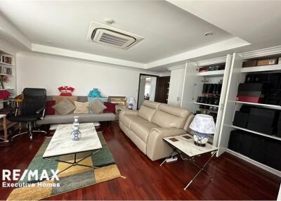 For Rent Spacious 3+1 bedrooms in Sukhumvit 23 Asoke