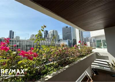 For Rent Spacious 3+1 bedrooms in Sukhumvit 23 Asoke