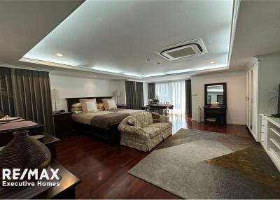 For Rent Spacious 3+1 bedrooms in Sukhumvit 23 Asoke