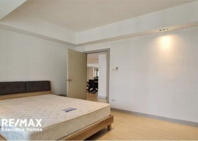 For Rent: Newly Renovated 3-Bedroom Apartment on Sukhumvit 19, Asoke Area