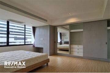 For Rent: Newly Renovated 3-Bedroom Apartment on Sukhumvit 19, Asoke Area