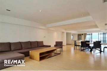 For Rent: Newly Renovated 3-Bedroom Apartment on Sukhumvit 19, Asoke Area