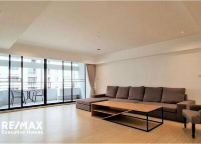 For Rent: Newly Renovated 3-Bedroom Apartment on Sukhumvit 19, Asoke Area