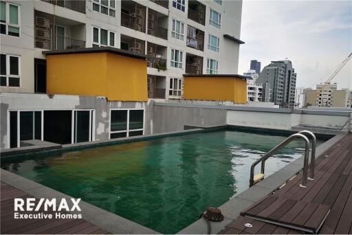 Rare Item! Bareshell duplex condo with a private swimming pool for sale in Nana-Asoke