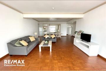 Spacious and Airy 3BR Pet-Friendly Home in Thonglor