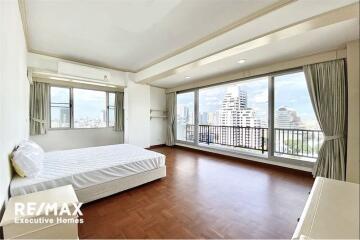 Spacious and Airy 3BR Pet-Friendly Home in Thonglor