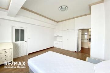 Spacious and Airy 3BR Pet-Friendly Home in Thonglor