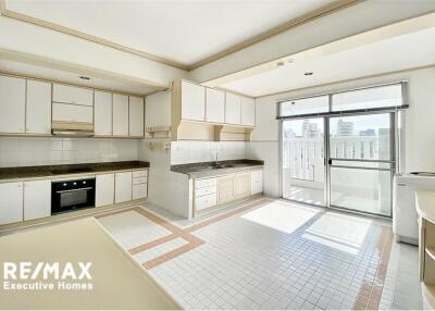 Spacious and Airy 3BR Pet-Friendly Home in Thonglor