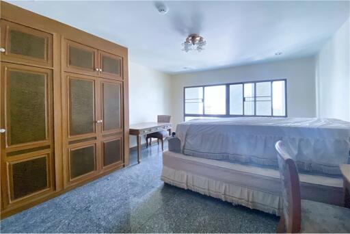 Spacious 3 Bedroom Duplex with Large Balcony near BTS Phrom Phong