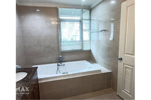 For rent 2 bedrooms in private condominium on Sukhumvit 39