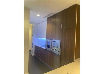 For rent renovated 2 Bedrooms on 11 floor@ 185 Rajdamri Condominium