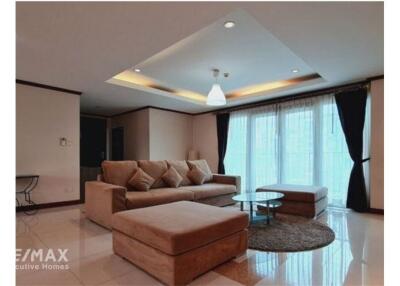 For rent 3 bedrooms in low rise apartment Sukhumvit 63