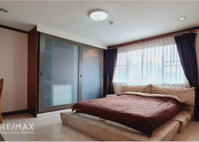 For rent 3 bedrooms in low rise apartment Sukhumvit 63