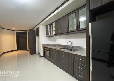 FOR RENT Pet friendly 2 bedrooms with balcony Sukhumvit 55