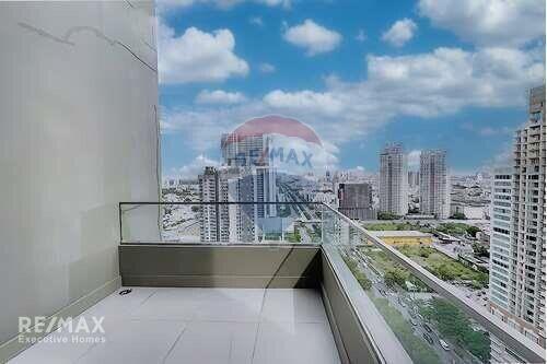 Duplex 3 bedrooms Sathon BTS Chong Nonsi