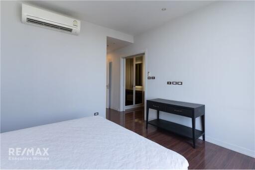 For rent promotion price included high speed internet spacious 2 bedrooms high floor BTS Chong Nonsi