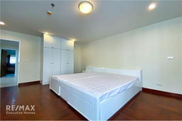 For rent Nice 3 Bedrooms Apartment with Balcony Near BTS Phromphong -  Newly Renovated!