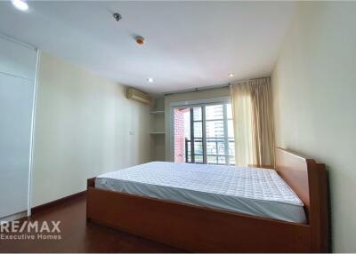 For rent Nice 3 Bedrooms Apartment with Balcony Near BTS Phromphong -  Newly Renovated!