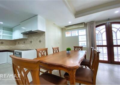 For rent Nice 3 Bedrooms Apartment with Balcony Near BTS Phromphong -  Newly Renovated!