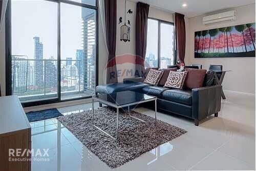 Live in Luxury at Villa Asoke: 1 Bedroom Duplex Unit on High Floor Now Available!