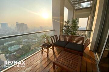 Stunning View 1 bedroom with big balcony Sathon