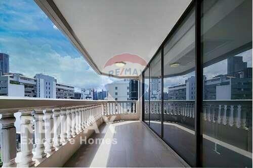 Pet-Friendly Paradise: Spacious 4-Bedroom Condo for Rent in Sukhumvit 24, BTS Phrom Phong!