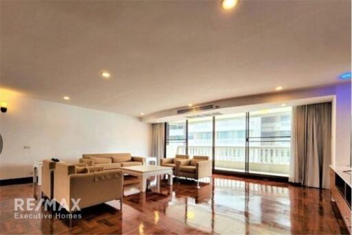 Pet-Friendly Paradise: Spacious 4-Bedroom Condo for Rent in Sukhumvit 24, BTS Phrom Phong!