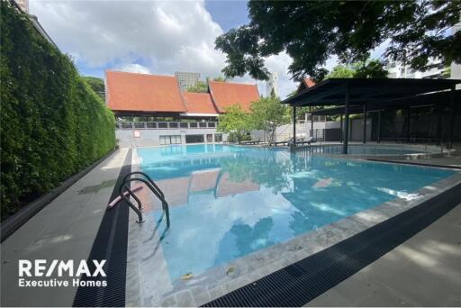 !! Promotion Price !! Modern big terrace 4 bedrooms in private apartment Sathon Soi 1