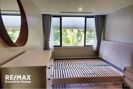 !! Promotion Price !! Modern big terrace 4 bedrooms in private apartment Sathon Soi 1