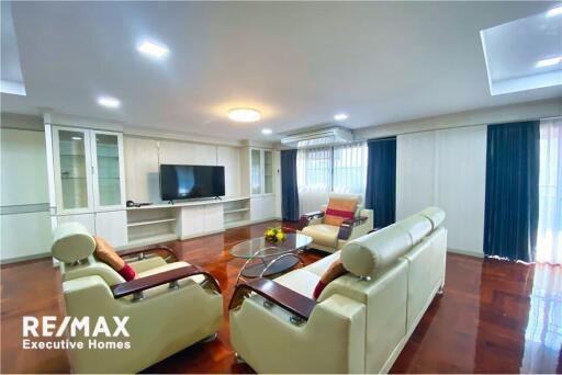 For rent spacious 3 bedrooms in Sukhumvit 39