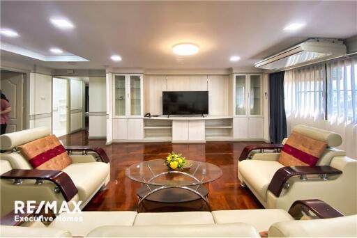 For rent spacious 3 bedrooms in Sukhumvit 39